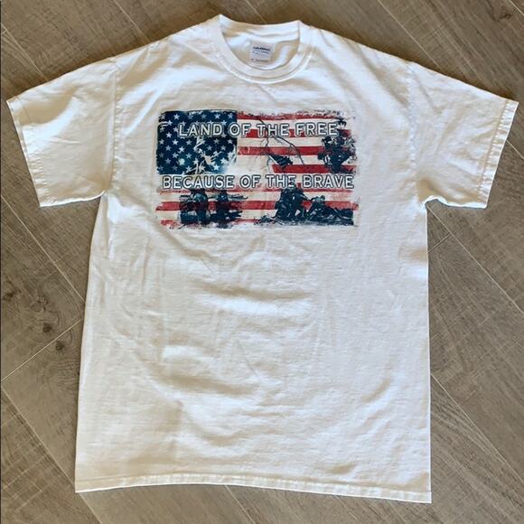 Land of The Free Because of The Brave T-Shirt Med - Picture 1 of 6